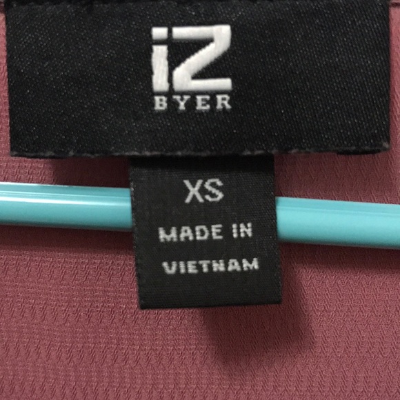 A blouses is a really beautiful color - Picture 5 of 5